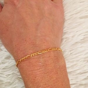 14K yellow gold figaro bracelet